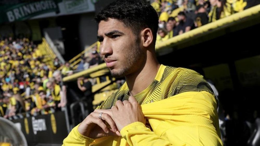 أشرف حكيمي أساسي مع دورتموند في مواجهة برشلونة