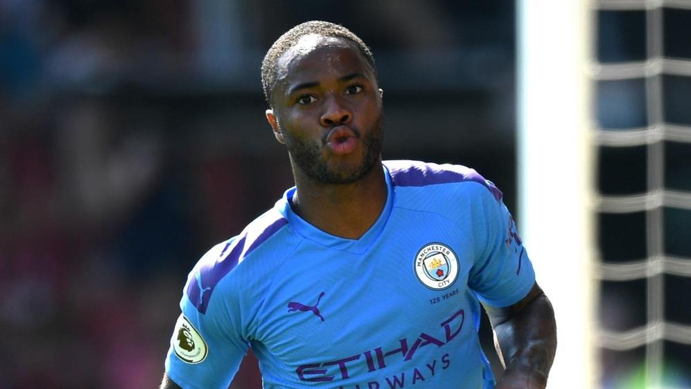 تشافي يختار ستيرلينج لخلافة ميسي كأفضل لاعب في العالم