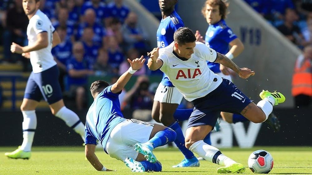 ليستر سيتي يخطف الفوز من توتنهام وسط إثارة من حكم الفيديو