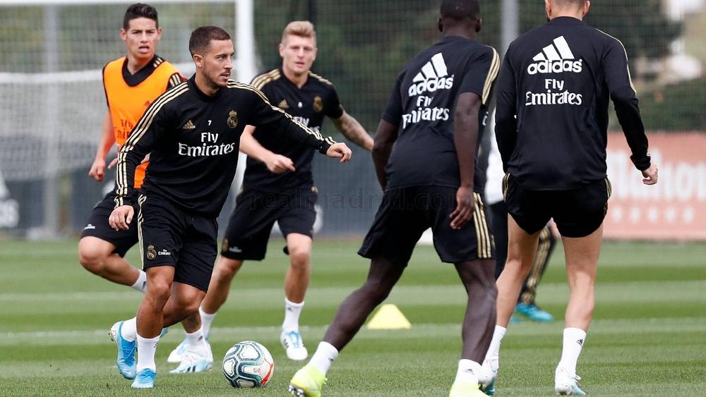 ريال مدريد يُنهي تدريباته قبل السفر إلى إشبيلية