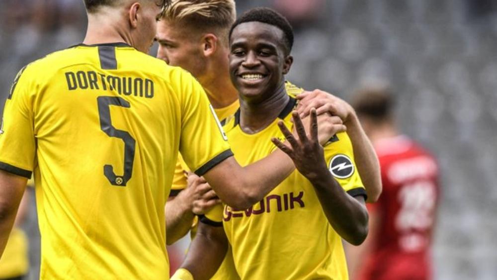 موكوكو صاحب الـ14 عامًا يُسجل "هاتريك" جديد.. ويرفع حصيلته إلى 103 أهداف في 64 مباراة