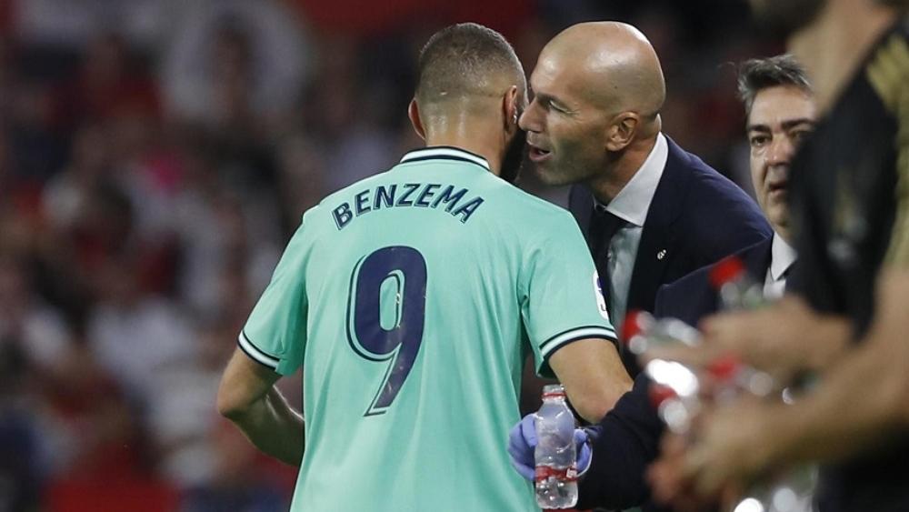 زيدان يفاجئ الجميع.. بنزيمة وهازار وكورتوا على مقاعد البدلاء أمام أوساسونا