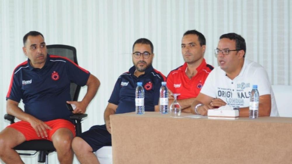 إدارة أولمبيك آسفي تجتمع باللاعبين وأطقم الفريق لتحفيزهم قبل مواجهة الرفاع البحريني