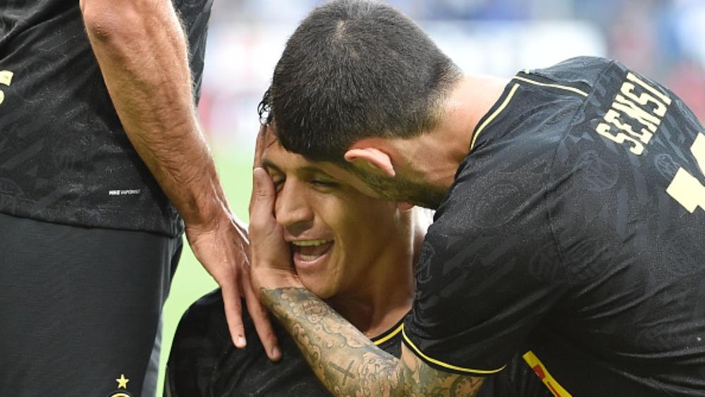 أليكسيس سانشيز يعطي الإنتر مفتاح التفوق على برشلونة