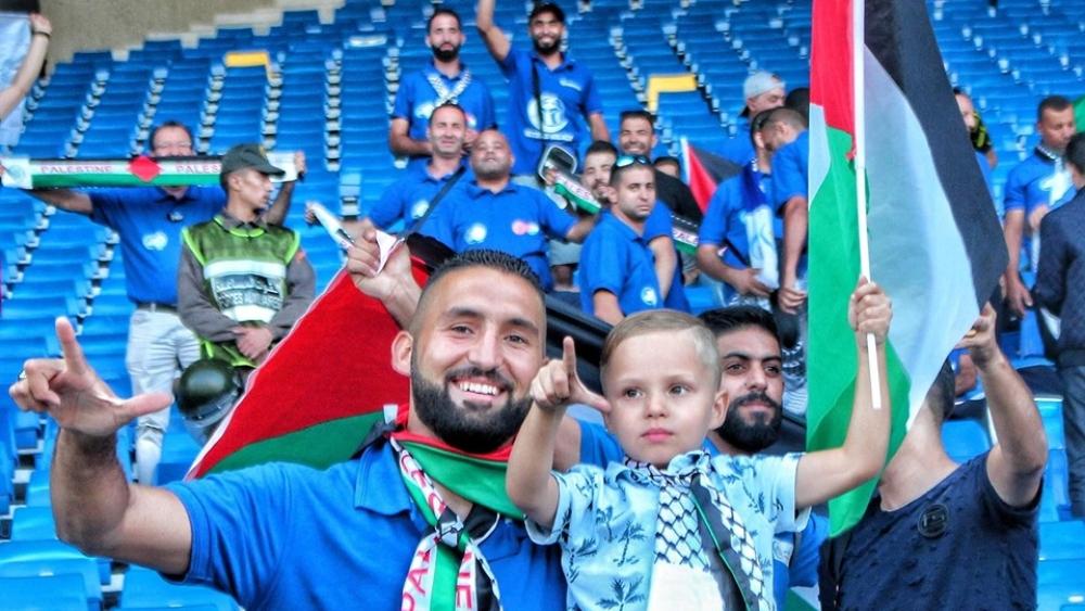 هلال القدس الفلسطيني يطلق حملة "رد الجميل" لنادي الرجاء و جماهيره