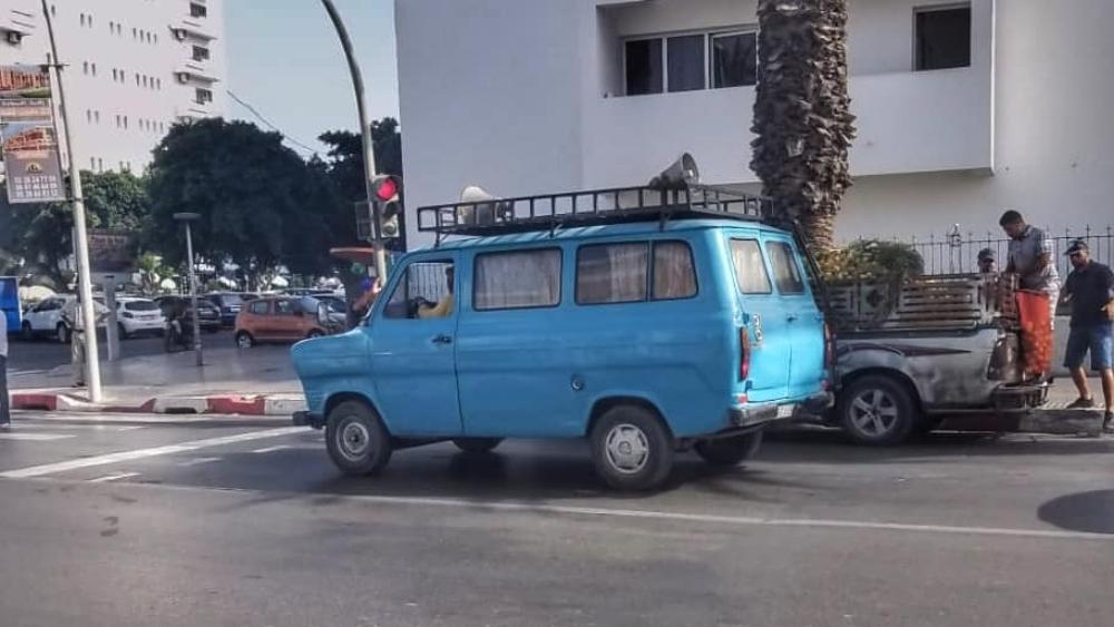 حسنية أكادير يُسوِّقُ لمباراته أمام جمعية سلا بـ"سيارة مُتهالكة" و"مُكبِّر للصوت كلاسيكي"