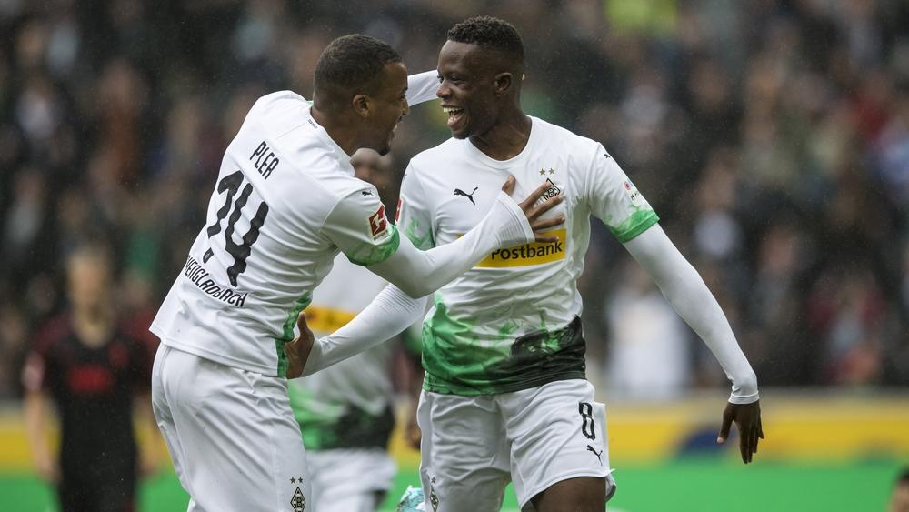 مونشنجلادباخ ينتصر وينفرد بصدارة البوندسليجا