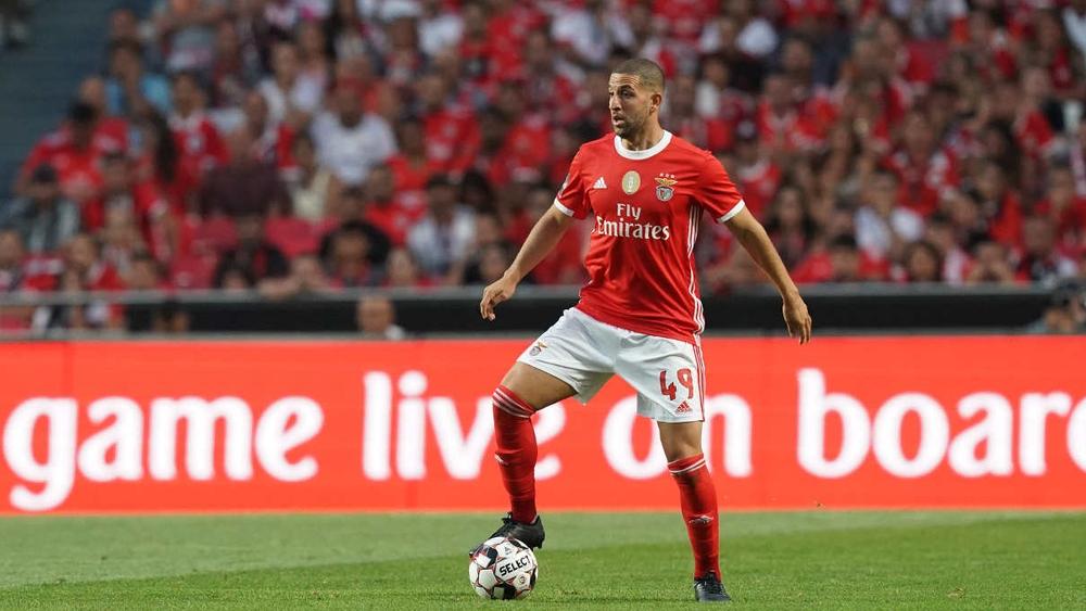 التهاب عضلي يُصيب تاعرابت ويُحيط مشاركته مع "الأسود" بالشكوك