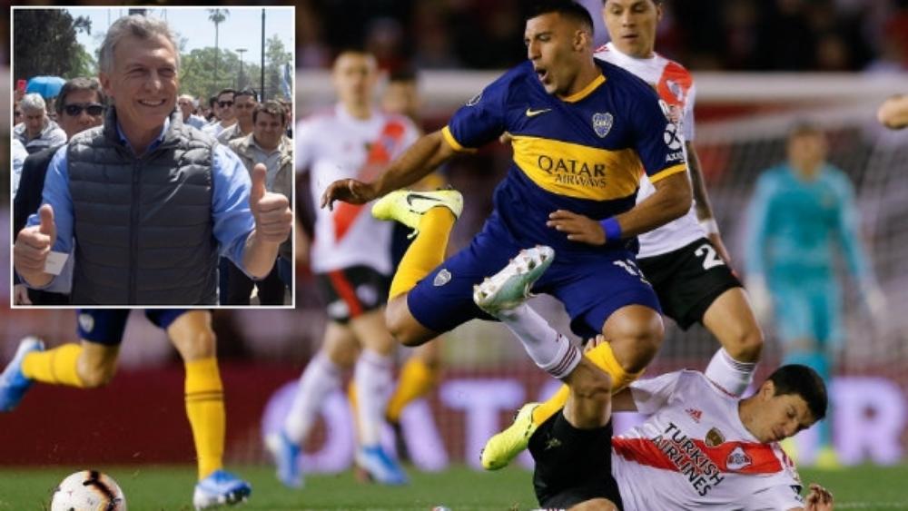 رئيس الأرجنتين ينفي طلب تأجيل موعد الـ"سوبر كلاسيكو".. ويدعو لنزع "فتيل التوتر والعنف"