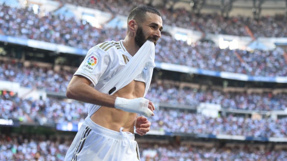 بنزيمة يحافظ على لقب لاعب الشهر في ريال مدريد