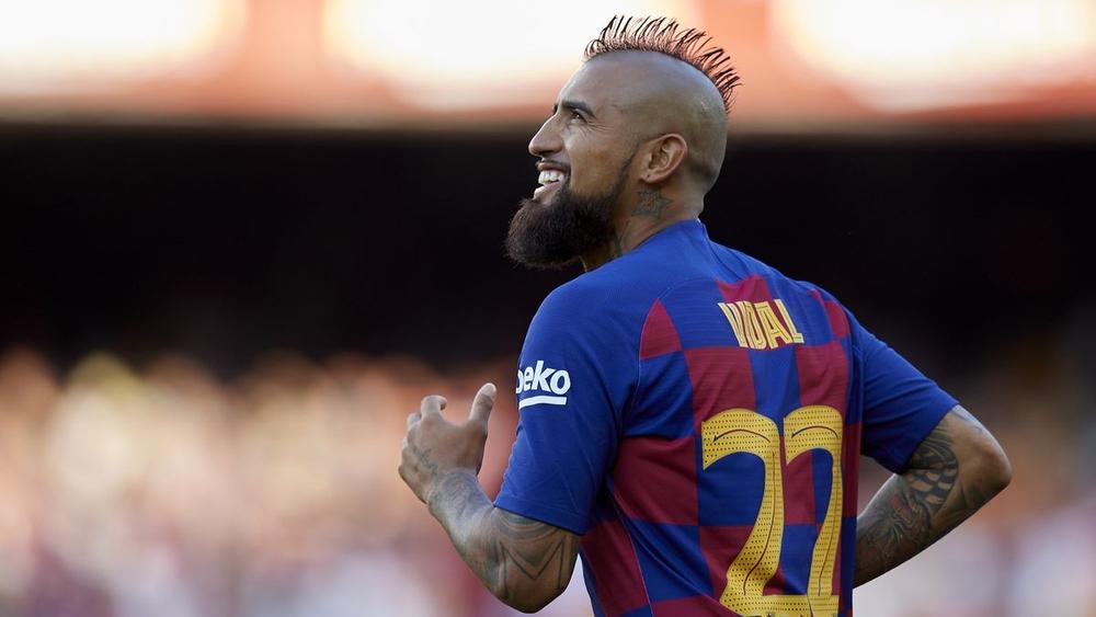 فيدال: "الرحيل عن برشلونة؟ لن أغير الفريق كلما فتح باب الميركاتو"