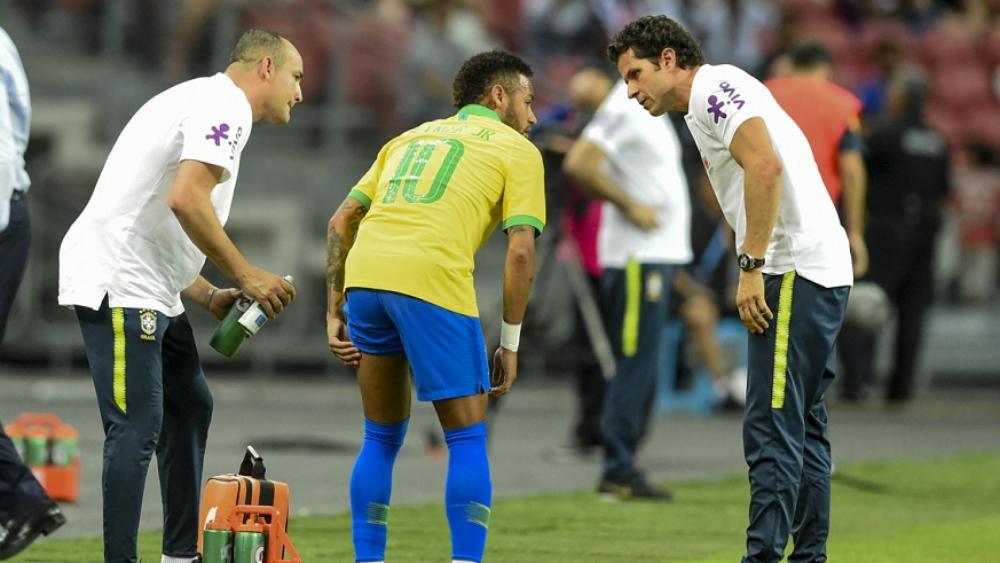 نيمار يتلقى ضربة موجعة جديدة.. نجم الـ'PSG' خرج مصابا أمام نيجيريا