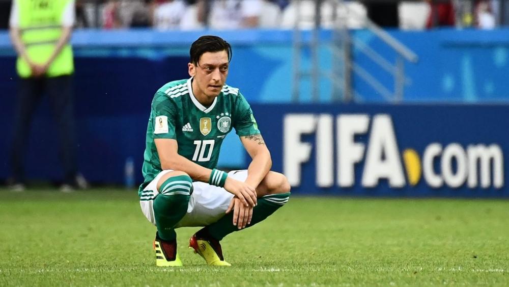 أوزيل يعترف بأنه اعتزل اللعب دوليا لأن "العنصرية أصبحت مشكلة كبيرة في ألمانيا"