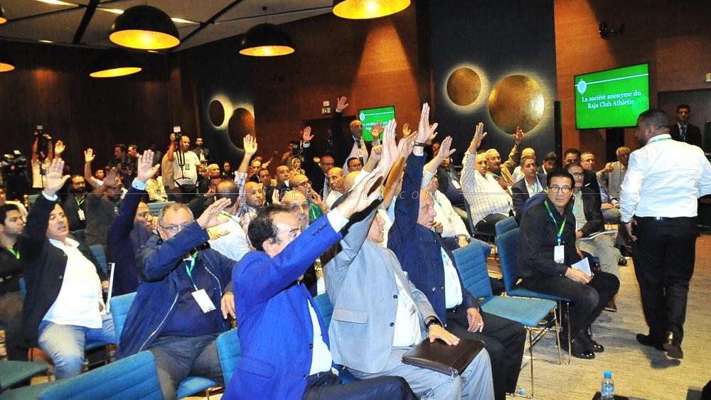 منخرطو الرجاء يصوتون بالإجماع على إنشاء شركة رياضية خلال الجمع العام الذي استمر لساعات