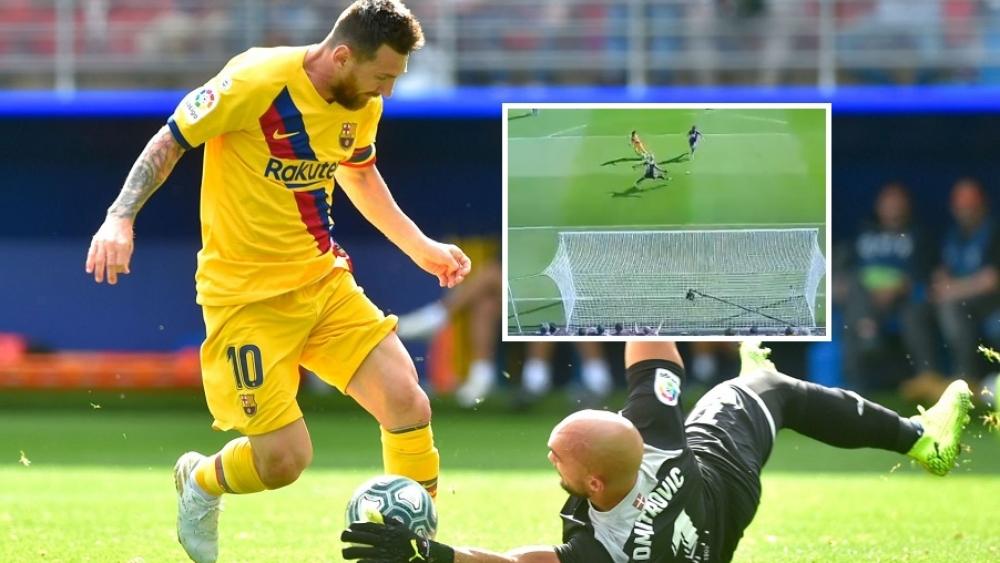 في لقطة نادرة.. ميسي "وجها لوجه" مع الحارس ويضيع