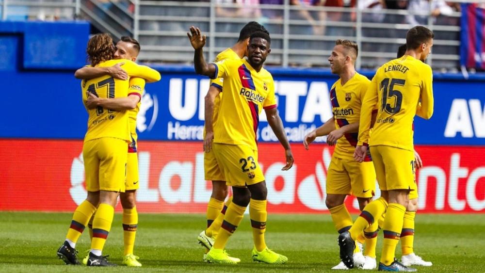 برشلونة يهزم إيبار بثلاثية ويرتقي لصدارة "الليغا" مؤقتا