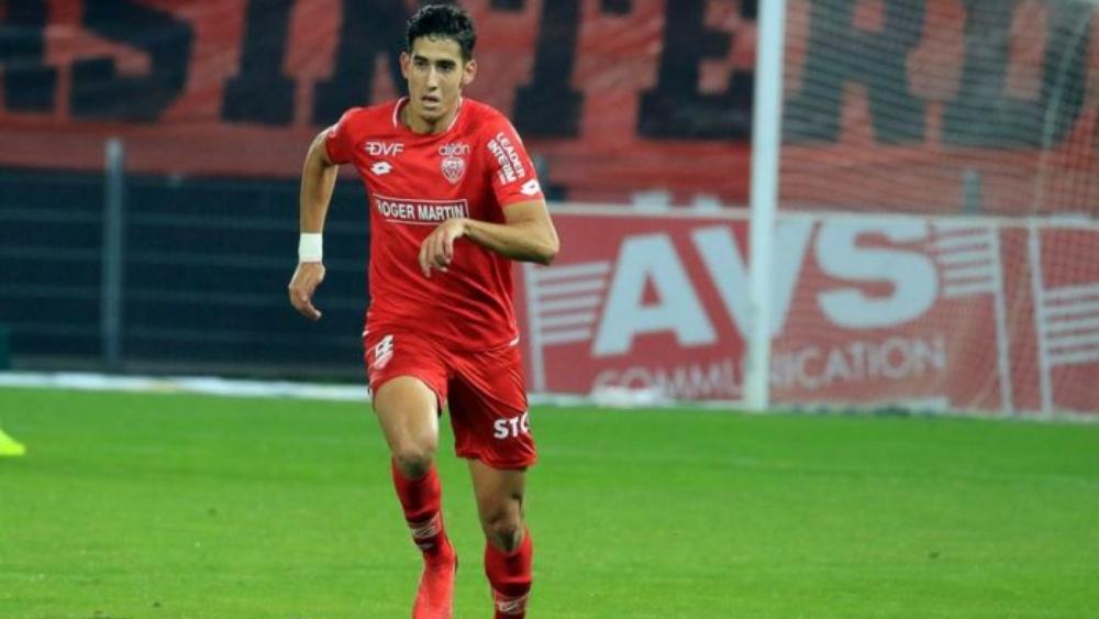 نايف أكرد يُغادر مواجهة أولمبيك ليون مُصاباً