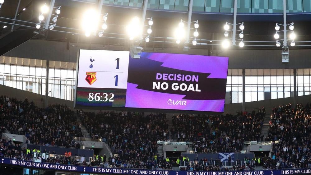 الشركة المسؤولة عن الـ"VAR" تعتذر عن إرسال بيانات غير صحيحة في لقاء واتفورد وتوتنهام