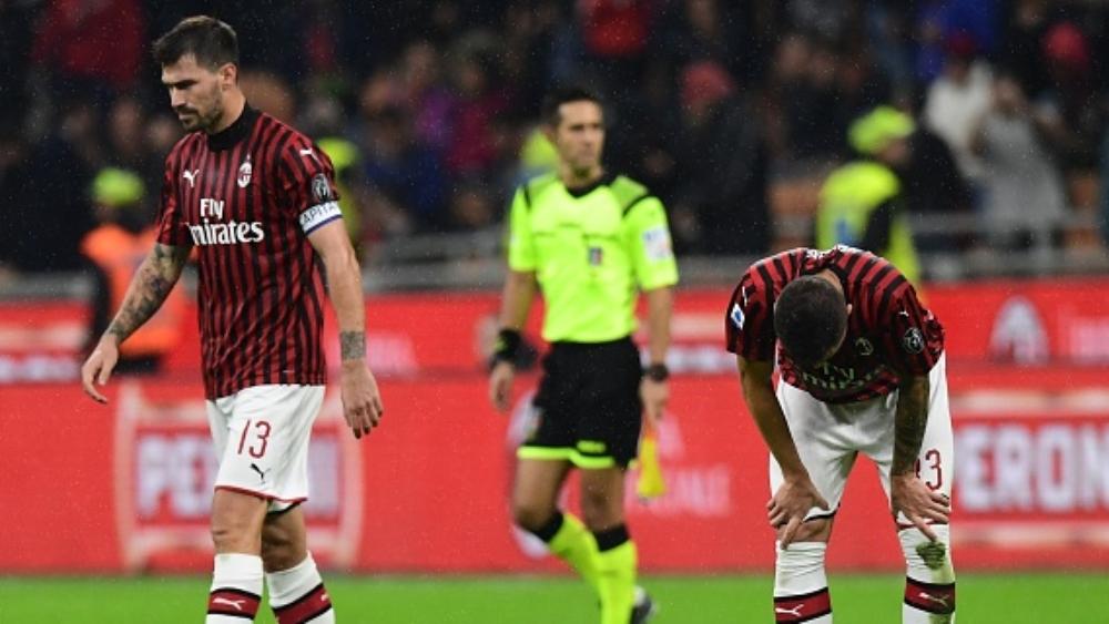ميلان يواصل الانهيار ويتعادل مع ليتشي في السان سيرو