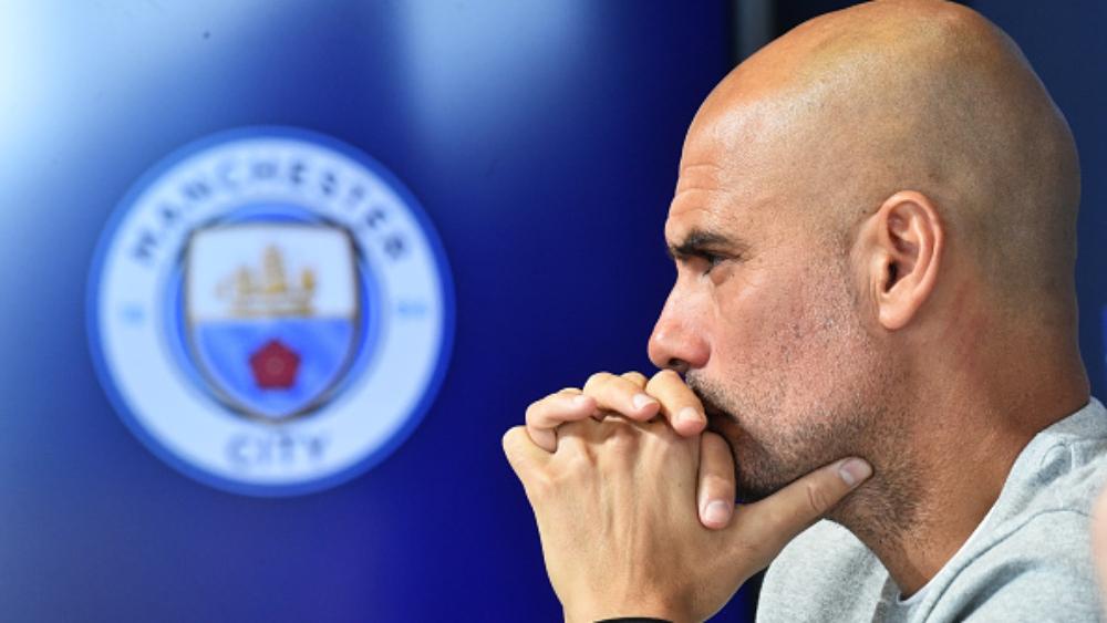 صحفي لجوارديولا: "إجابتك متكررة .. الأموال تصرف ولا شيء يحدث"