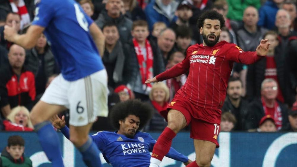 جمهور ليفربول يهاجم لاعباً شاباً بعد غياب صلاح عن القمة