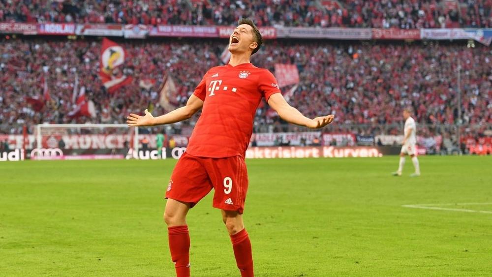 ليفاندوفسكي يُرعب الحراس.. ويُسجل رقمًا قياسيًا في تاريخ البوندسليجا