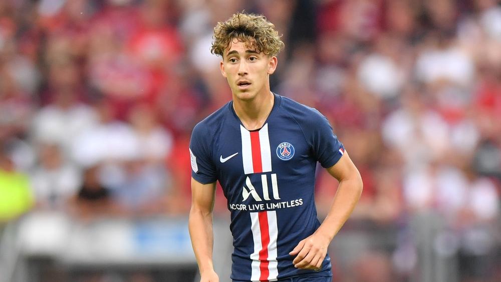 صراع بين برشلونة وريال مدريد على خدمات لاعب "جزائري الأصل"