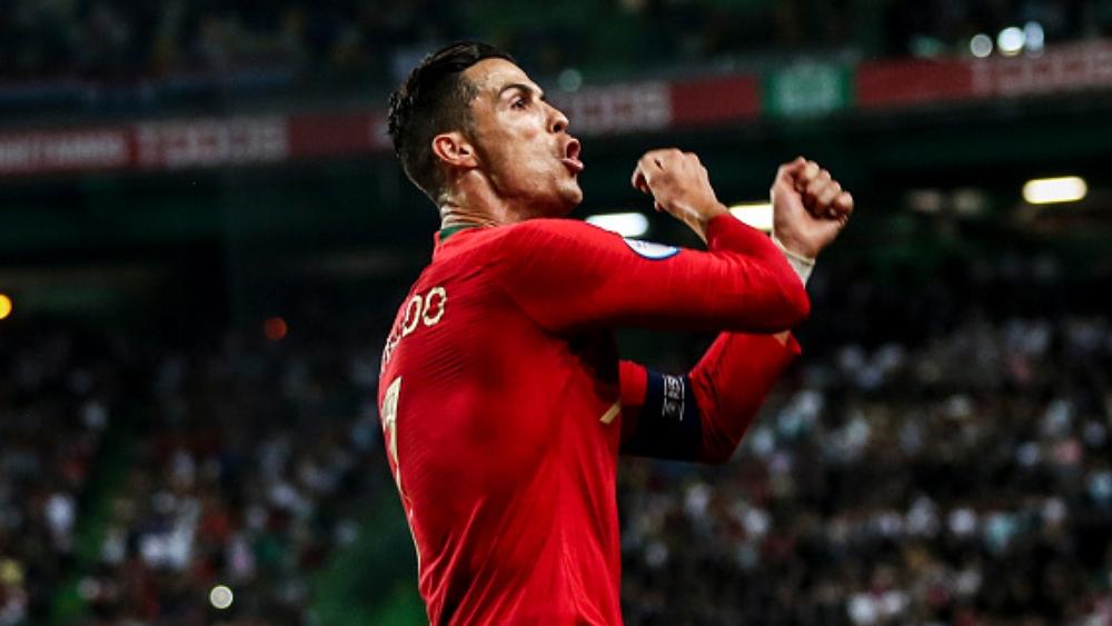 رونالدو: "لو عاد الأمر لي لاخترت اللعب في دوري الأبطال ومع المنتخب فقط"