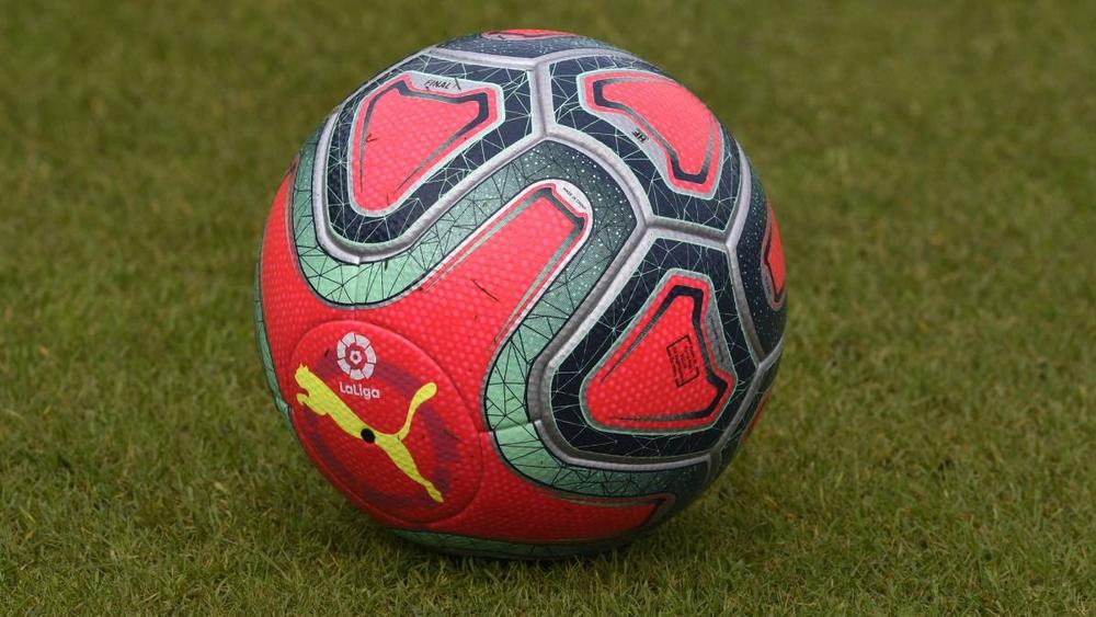 الليجا تسحب الكرة "الوردية" بعد كثرة الاعتراضات