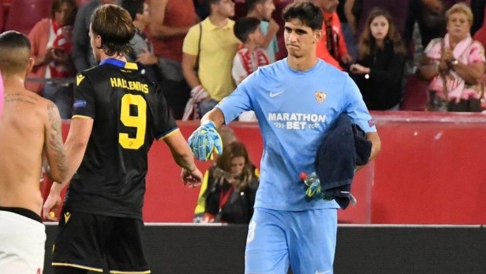 بونو يغيب عن التشكيلة الأساسية لإشبيلية في المباراة الـ 11 على التوالي