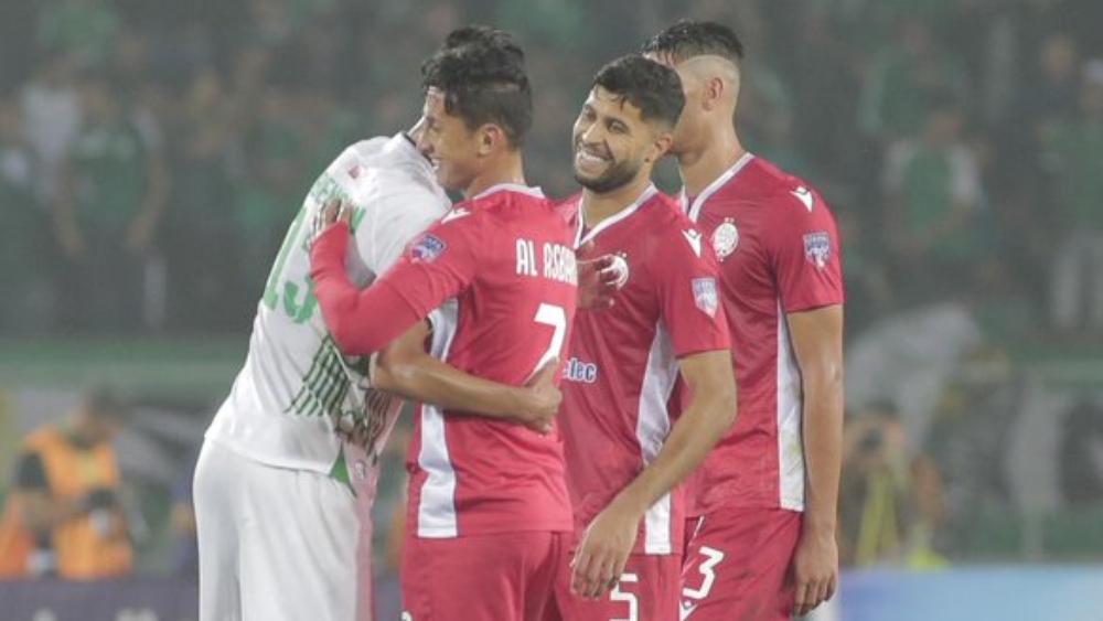 "الديربي" ينتهي على إيقاع الروح الرياضية والمُصافحة بين لاعبي الرجاء والوداد