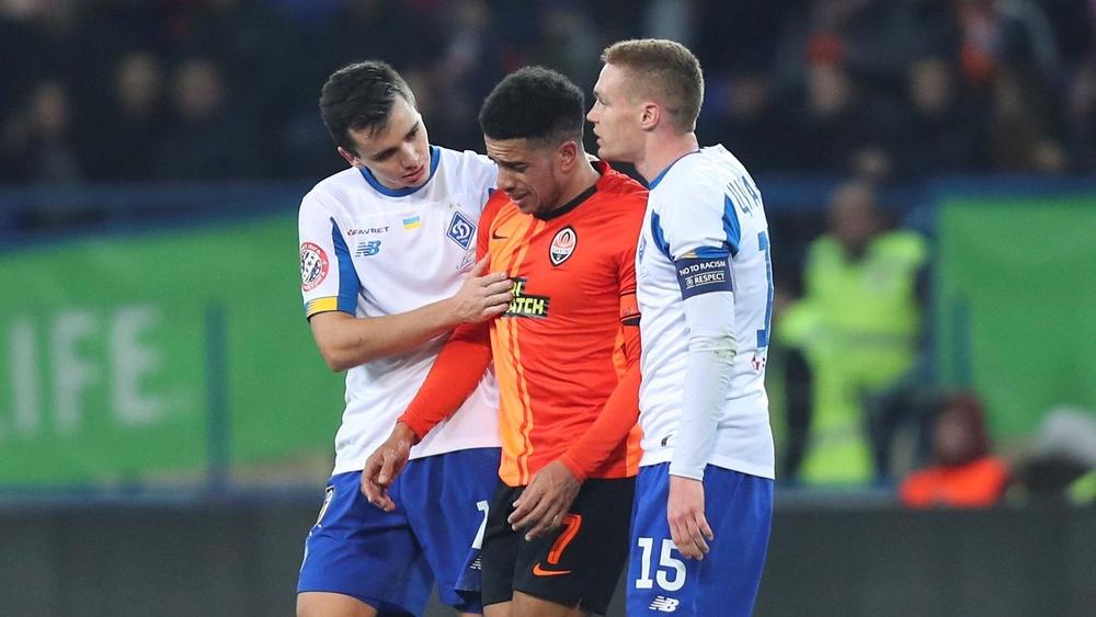 قائد شاختار الذي غادر الملعب باكيا بسبب العنصرية: "تعلمت أن أقاتل من أجل حقوقي.. سنواصل المعركة"