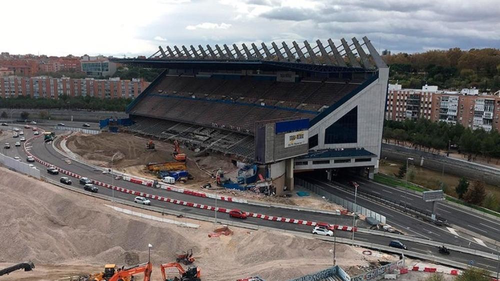 بالصور | ملعب الفيثنتي كالديرون يتحول إلى طريق للسيارات