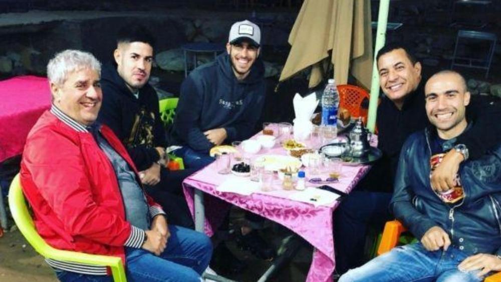 إجازة لأسينسيو رفقة والده وشقيقه بمدينة مراكش