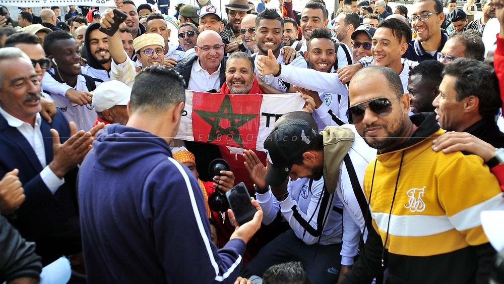 إدارة "الطاس": "الحافلات المخصصة لنقل الجماهير البيضاوية إلى وجدة لا تتناسب مع عدد الجماهير الراغبة في مساندة الفريق"