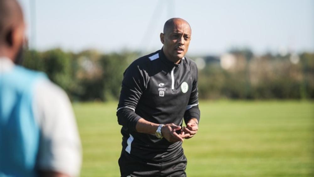 مدرب جزر القمر متفائل بتحقيق إنجاز تاريخي أمام مصر
