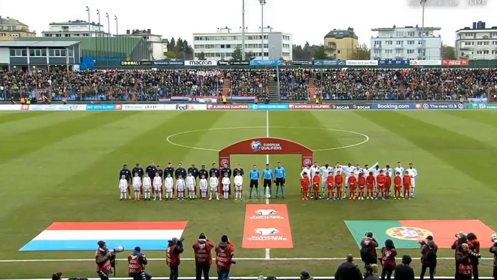 بعد الهزيمة أمام البرتغال.. منتخب لوكسمبورغ يهجر ملعبه بعد تلقيه 100 هزيمة على أرضيته!