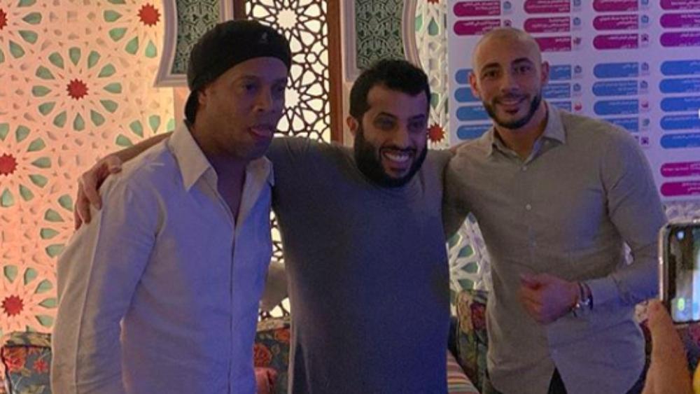 تركي آل الشيخ يجمع بين نور الدين أمرابط ورونالدينيو