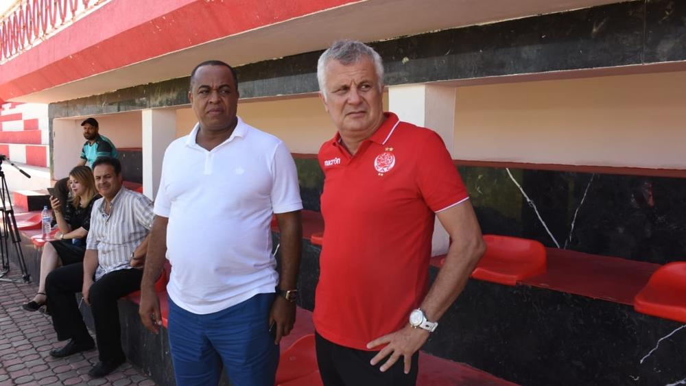 اجتماع بين الناصيري واللاعبين والمدرب قد يُفضي إلى إقالة زوران