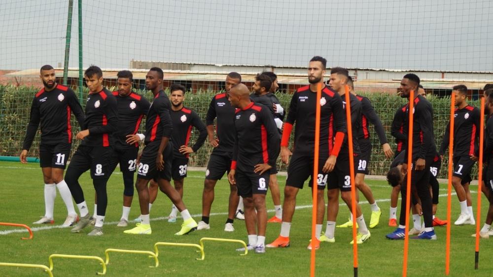 الوداد يخوض تداريبه في المحمدية استعدادا لاتحاد العاصمة و هوزديتش يعوض مناف في الإعداد البدني للفريق