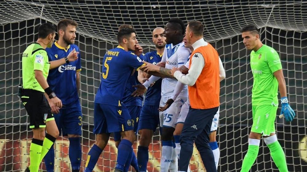 الدوري الأمريكي يوجه دعوة لبالوتيلي للهرب من العنصرية