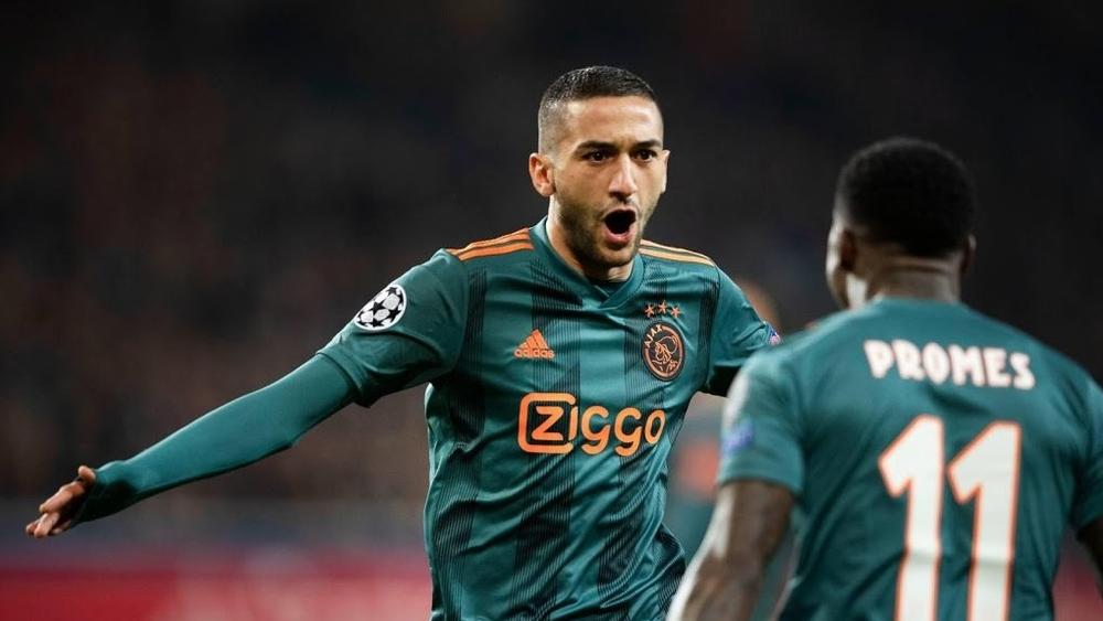 "الساحر" زياش يدخل تاريخ أياكس.. وينصب نفسه كـ"أفضل صانع أهداف" في دوري الأبطال