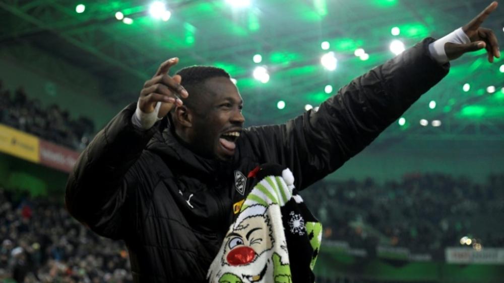 بروسيا مونشينجلادباخ يستعيد صدارة الدوري الألماني