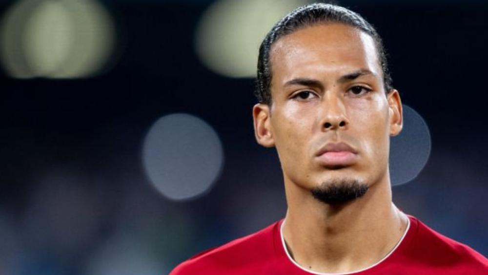 جيرارد: فان دايك يستحق الفوز بالكرة الذهبية