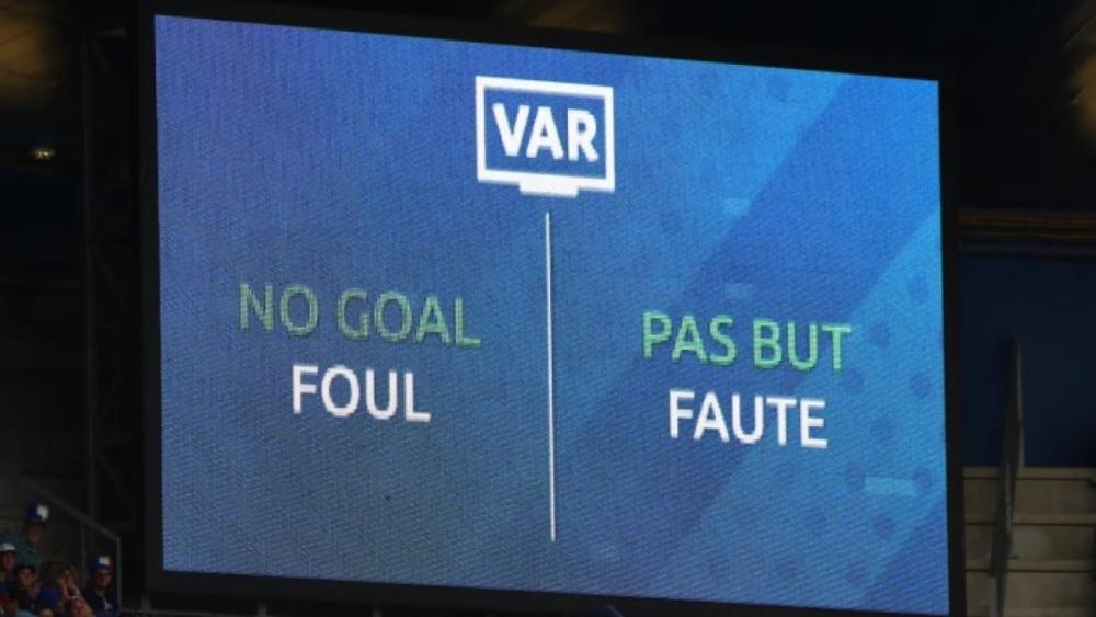 محاولات دولية لتحسين تقنية الفيديو الـ "VAR"