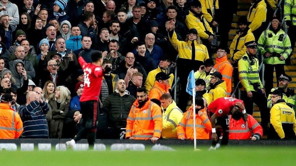 شرطة مانشستر تعتقل المشجع الذي قذف القداحة على فريد