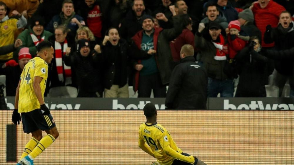 آرسنال يحسم "ديربي" لندن في تسع دقائق