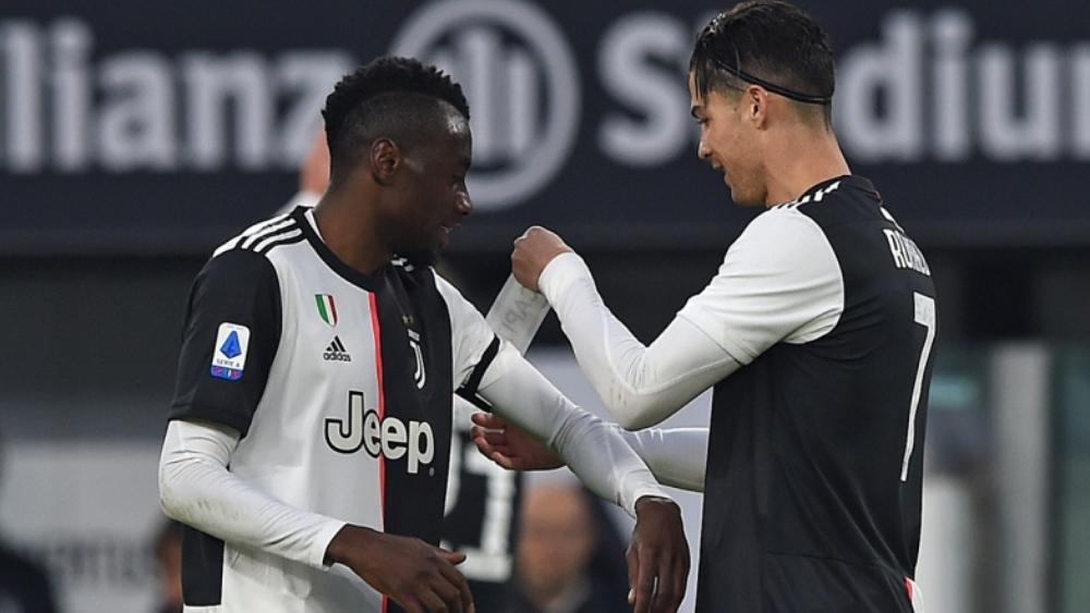 كريستيانو يخطف الأنظار.. هيغواين يمنحه شارة "القائد" والبرتغالي يؤكد أن ماتويدي هو من يستحقها!