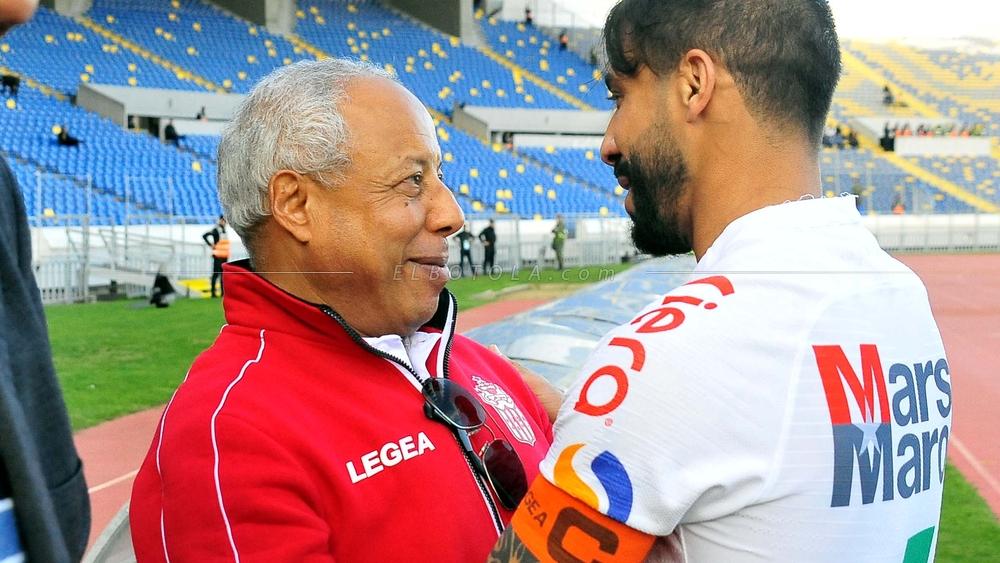 مجموعات "المكانا" تصدر بلاغا "قويا" حول "ازدواجية" المهام و تشير إلى استفادة فاخر المادية من الرجاء