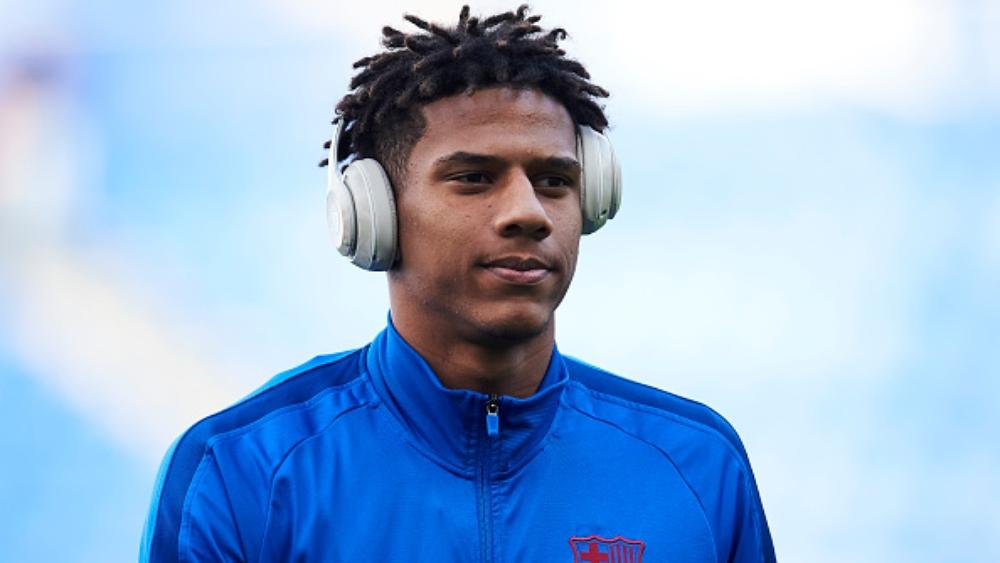 مانشستر يونايتد يرغب في ضم مدافع برشلونة